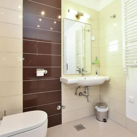 וילה Swanky In With Sauna Jacuzzi And Mountain Views מאקרסקה