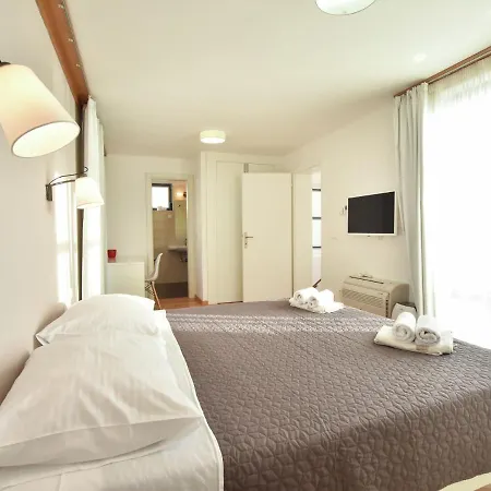Swanky In With Sauna Jacuzzi And Mountain Views * מאקרסקה