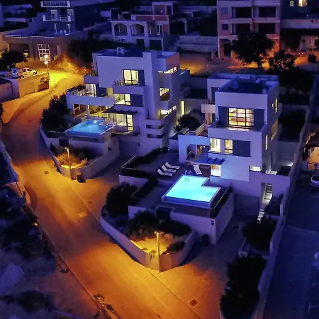 Villa Swanky In With Sauna Jacuzzi And Mountain Views